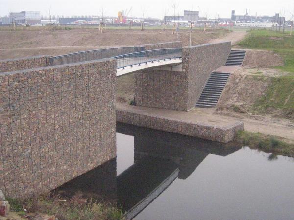 Steenkorven met Grauwacke voor de weg en waterbouw